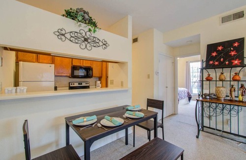 Astrodome Apartment | Quiet and Peaceful Med Center 2 Bd/1Ba