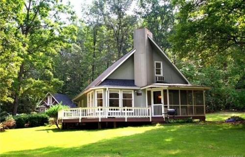 Columbus House | Quiet and secluded home close to TIEC