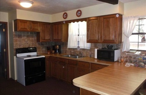 Howard Cabin | Quiet Arkansas River Hideaway