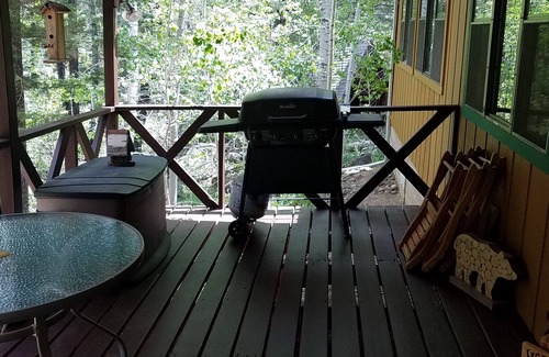 Howard Cabin | Quiet Arkansas River Hideaway