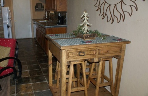 Gore Cabin | Quiet cabin minutes from Lake Tenkiller. Family or couple friendly.