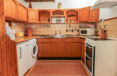 Templecombe Cottage | QUIET CORNER COTTAGE, family friendly, with open fire in Henstridge