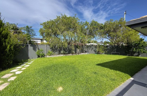 Biggera Waters House | Quiet cottage like family house tucked away in a convenient location