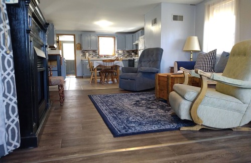 Cloverdale Cottage | Quiet Cottage On The Lake