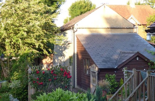 Abbess Roding Cottage | Quiet cottage very close to village centre and ameneties.