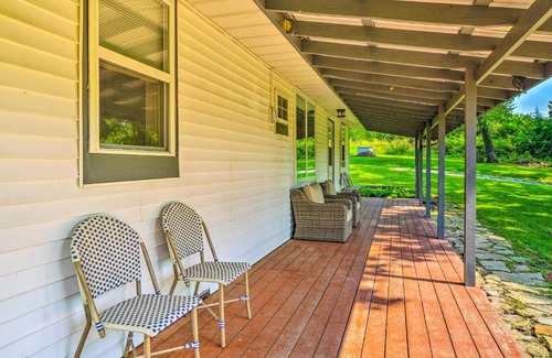 Squires House | Quiet Country Home in Ava with Chic Interior!