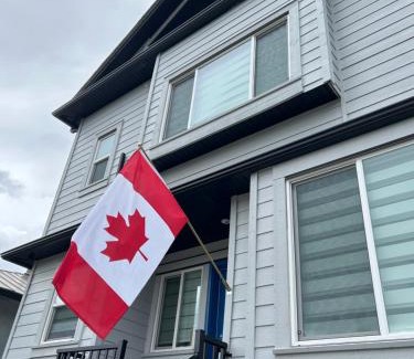 Killarney House | Quiet, cozy 2BR1BA private entry near Skytrain