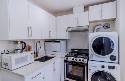 Killarney House | Quiet, cozy 2BR1BA private entry near Skytrain