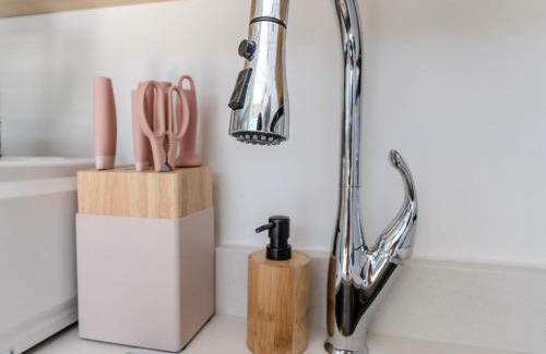 Killarney House | Quiet, cozy 2BR1BA private entry near Skytrain