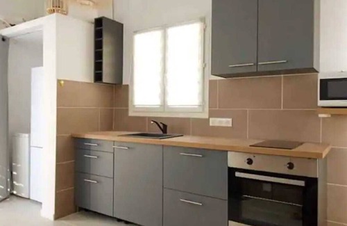 Nessa House | Quiet, detached house, sleeps 3 or 4 if baby, pets welcome