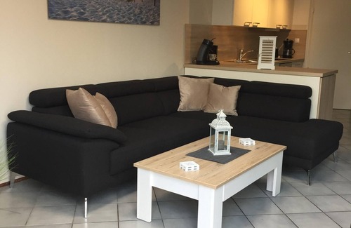 Brouwershaven House | Quiet holiday home with pond view - approx. 500m to Grevelingen beach