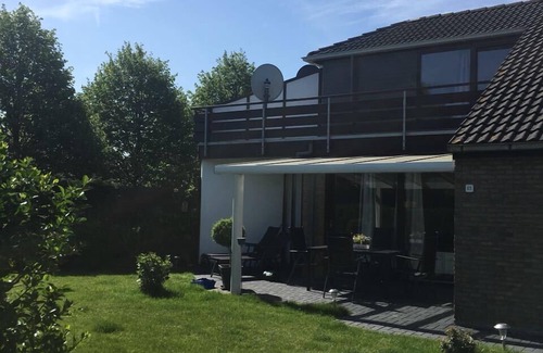 Brouwershaven House | Quiet holiday home with pond view - approx. 500m to Grevelingen beach