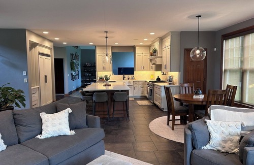 Oshkosh House | Quiet Home away from Home