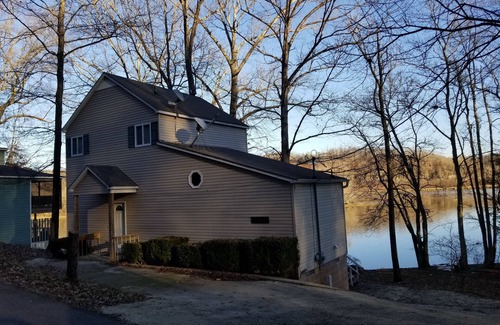 Athens House | Quiet Lake Front Home on Sugar Creek/Elk River