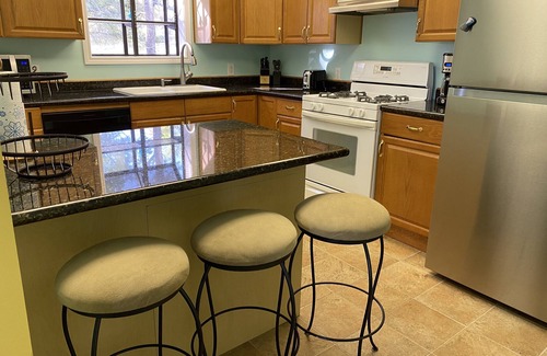 Onalaska House | Quiet Lakefront! Kayak, sup, Lilypad, game room! Pet friendly!