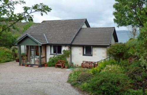 Crinan House | Quiet location with stunning views overlooking the Islands, sleeps 7