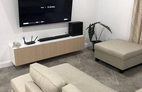 Ngatangiia Cottage | Quiet Location With About a 20 Minute Walk to the Famous Muri Beach