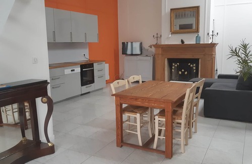 Eysines House | Quiet outbuilding with character, direct to Bordeaux tramway in 20 minutes