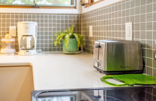 River Edge Apartment | Quiet place with easy access to high energy. NYC within 30 mins.