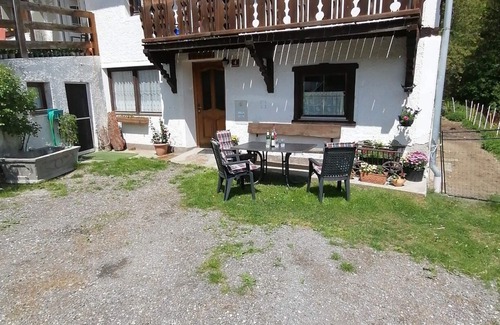 Mutters Apartment | Quiet residential unit on the edge of the forest