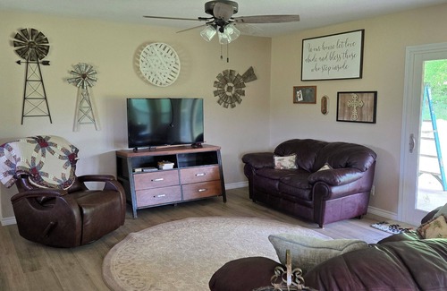 Mount Vernon House | Quiet retreat, perfect for unwinding with fishing to enjoy the scenic outdoors.