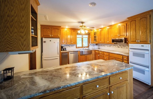 Achilles House | Quiet Riverfront House with Private Sandy Beach. Close to Colonial Williamsburg.