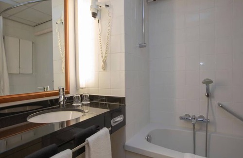 Hoevelaken Hotel | Quiet Room Near Amersfoort for Outdoor Adventures Near Hindeloopenkade