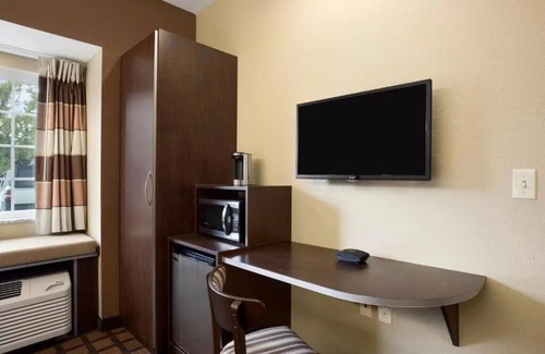 White Hall Hotel | Quiet Stay with Free Breakfast | Ideal for Solo Travel Right off Interstate 79