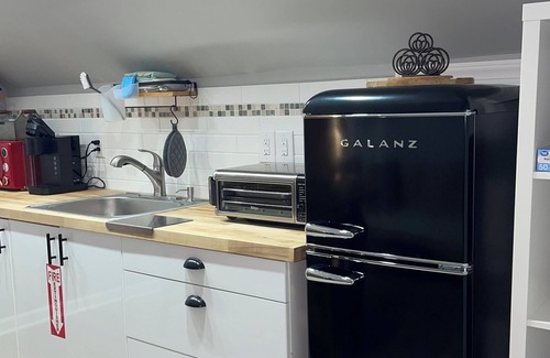 Olivia Apartment | Quiet studio appt. above standalone garage - military/healthcare/TDY preferred