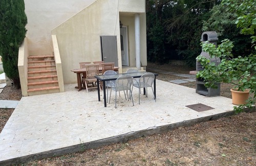 La Colle-sur-Loup Apartment | Quiet studio, large plot, terrace, 10 minutes from the sea.