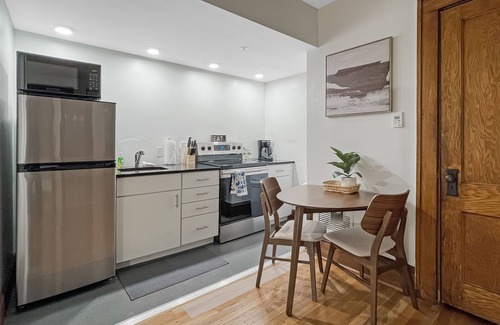 Downtown Des Moines Apartment | Quiet Studio on Grand - Heart of Downtown!