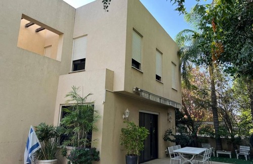 Ra'ananna House | Quiet Villa in Raanana