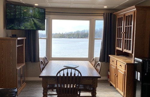 Chatsworth Cottage | Quiet Waterfront Retreat on Connell's Lake