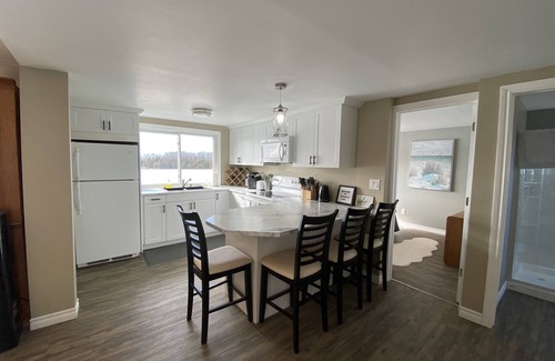 Chatsworth Cottage | Quiet Waterfront Retreat on Connell's Lake