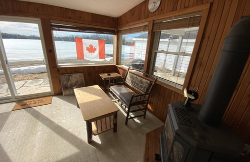 Chatsworth Cottage | Quiet Waterfront Retreat on Connell's Lake