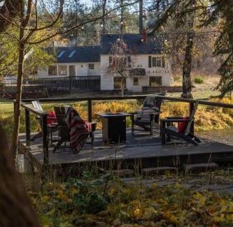 Colbert House | Quiet Waterfront Cottage on the Little Spokane River