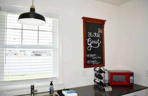Baker City Apartment | Quinn`s Cottage, Downtown! Cozy Downtown Home! Sleeps 6, Local Golfing 50% Off!