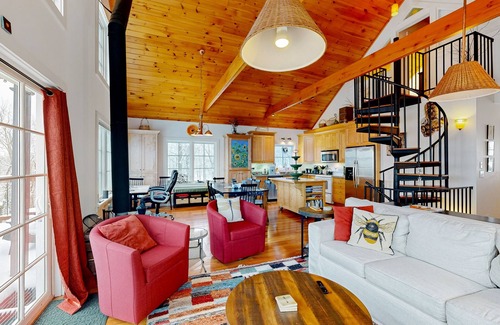 Warren House | Quintessential wilderness retreat with mtn views & kayaks - dog-friendly