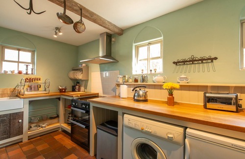 Hadleigh Cottage | Quirky little Bolt-Hole, bags of character by a Historic Town with lovely walks