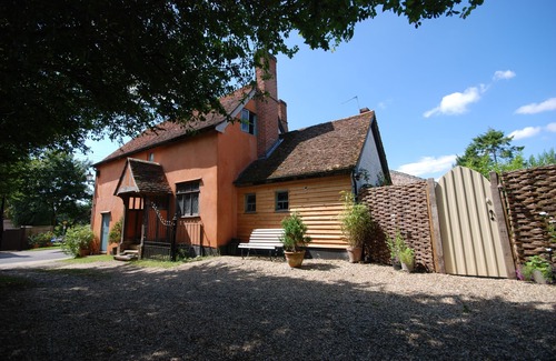 Hadleigh Cottage | Quirky little Bolt-Hole, bags of character by a Historic Town with lovely walks