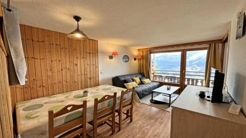 Puy-Saint-Vincent Apartment | Résidence Dame Blanche - DBA208 - APPT 1 CHAMBRE + CABINE - BALCON - 6 PERSONNES - Secteur 1800 MAE-2434