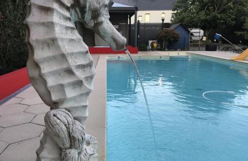 La Roche-sur-Yon Apartment | Résidence Les Alizés 'JACCUZI SAUNA PISCINE en plein centre ville"