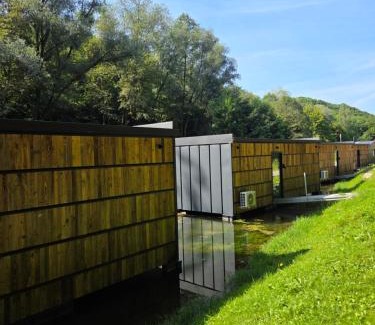 Czerna Villa | "Rózin Pstrągarnia" domki całoroczne Jura Krakowsko-Częstochowska