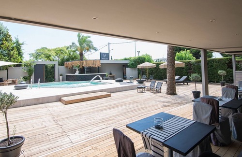 Pallini House | R 1208 Hotel Plaza Premium Rooms with Breakfast