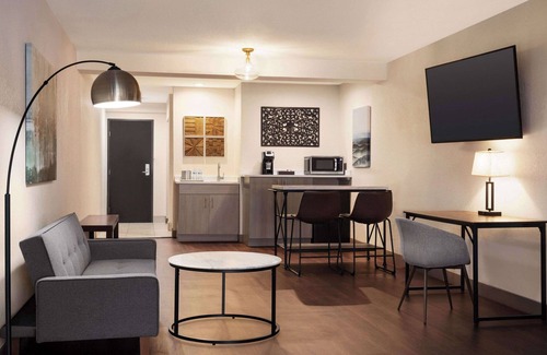 Southeast Colorado Springs Hotel | Radisson Hotel Colorado Springs Airport