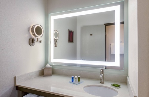 Southeast Colorado Springs Hotel | Radisson Hotel Colorado Springs Airport