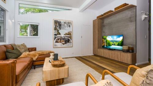 Mooball House | 'Rail Trail Cottage'-Artisan rural Home 5 mins to pristine beach