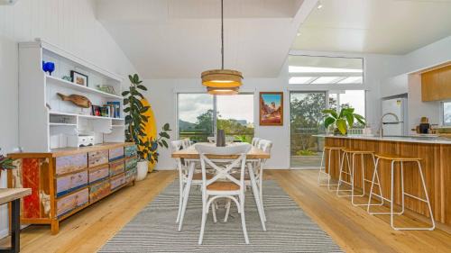 Mooball House | 'Rail Trail Cottage'-Artisan rural Home 5 mins to pristine beach