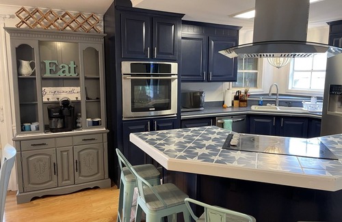 Columbia House | Rainbow's End Retreat - IBX, NCnAffordable waterfront near OBX!