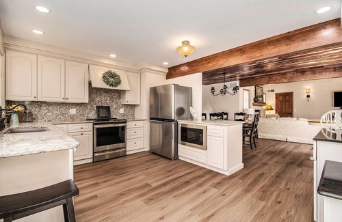 Omaha House | Rainwood Cottage in the woods, on a working farm near Lake Cunningham I680 close